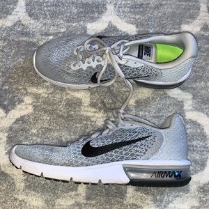 Women’s Nike Airmax size 10